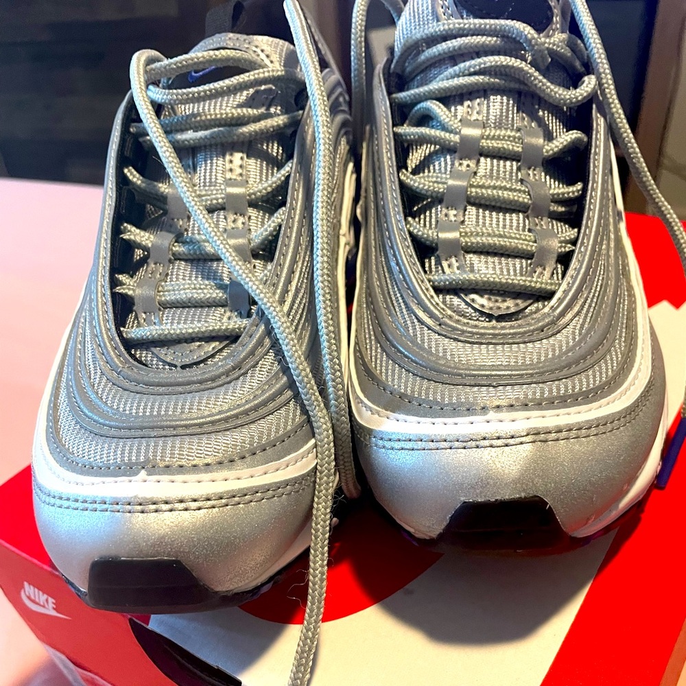 Brand new Big Kids Nike Air Max size 6